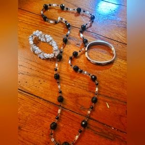 Necklace with 2 bracelets